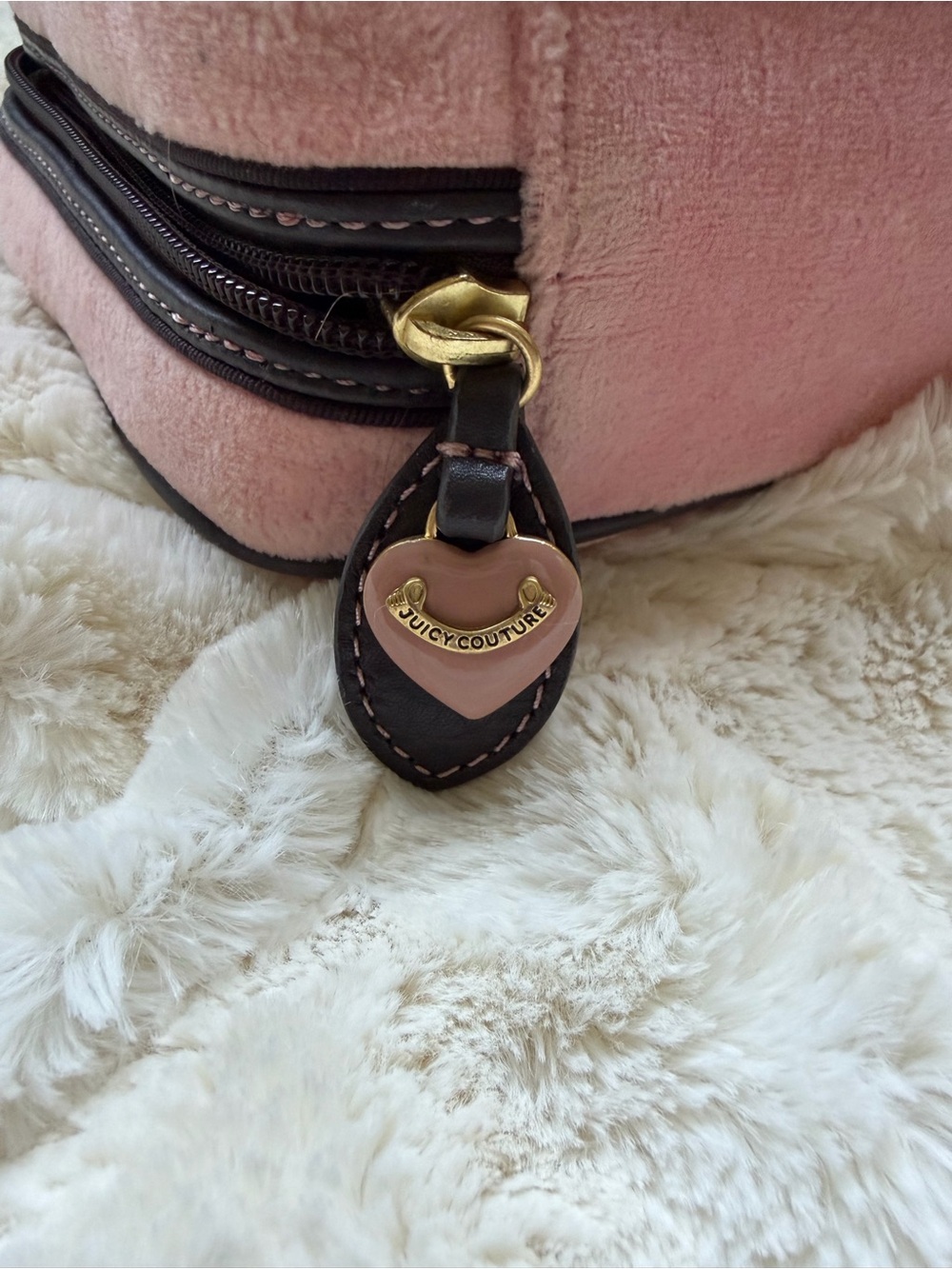 Juicy Couture Pink Terry Logo Makeup Case - Picture 14 of 16
